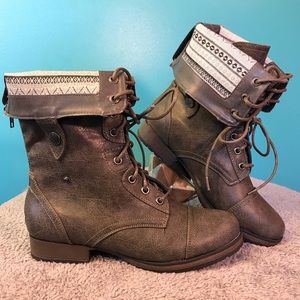 NIB Gray Foldover Military Boots Rear Zip